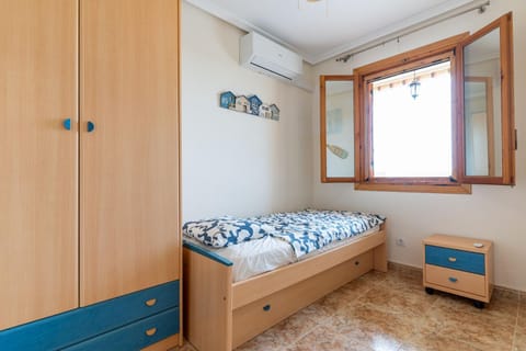 Bed, Photo of the whole room, Bedroom, wardrobe, air conditioner