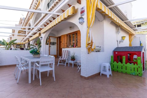 Balcony/Terrace, Dining area, young children