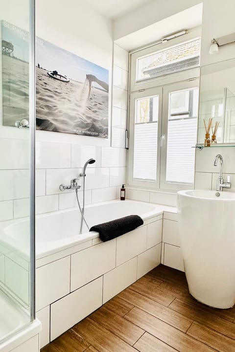 Bathroom, Photo of the whole room, Bath, towels