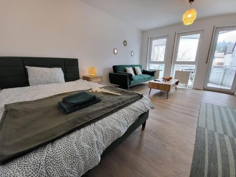 Studio-Priv.Parkplatz-Balkon-Wlan-Netflix-SmartTV Condo in Esslingen