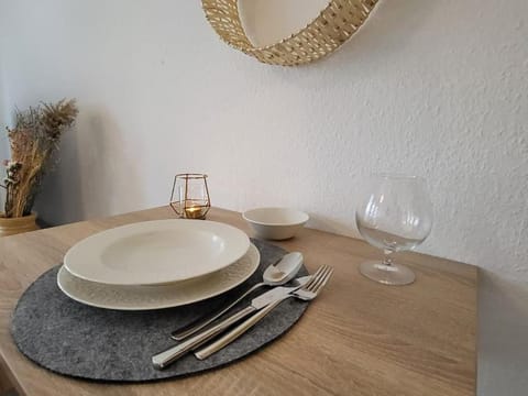 Studio-Priv.Parkplatz-Balkon-Wlan-Netflix-SmartTV Condo in Esslingen