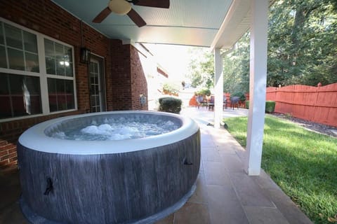 Big 5 Bdrm Private Hot Tub Pool Table Near Shops Casa in Loganville