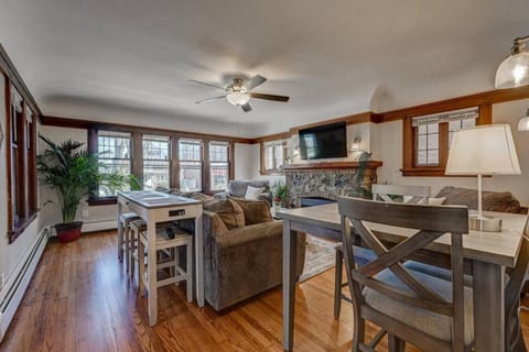 Pet-Friendly Haven: Near Parks + 5 Min to Downtown Appartamento in Milwaukee