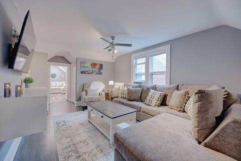 Trendy Getaway: Pet-Friendly + 5 Min to Downtown Apartment in Milwaukee