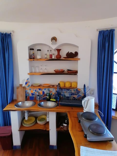 Kitchen or kitchenette, Dining area, Food