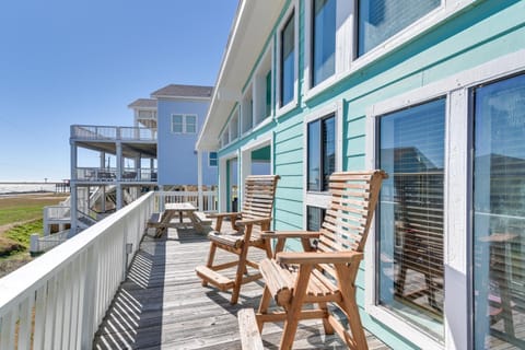 Home with Deck and Ocean View, Walk to Surfside Beach! House in Surfside Beach