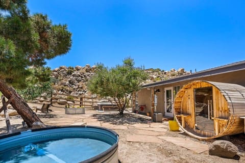 Boulder Home Hot Tub, Sauna, Pool, Views House in Yucca Valley
