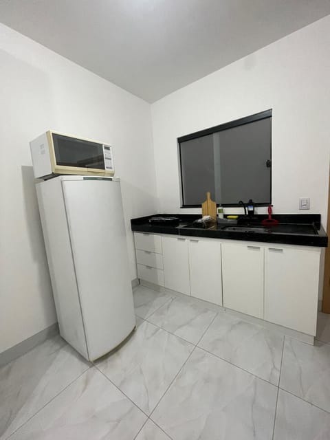 Kitchen or kitchenette, minibar, oven, stove