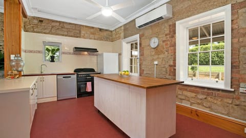 Loch Lomond Lodge House in Mittagong