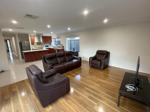 Garden View - Newly furnished Queen bedroom Vacation rental in Melbourne