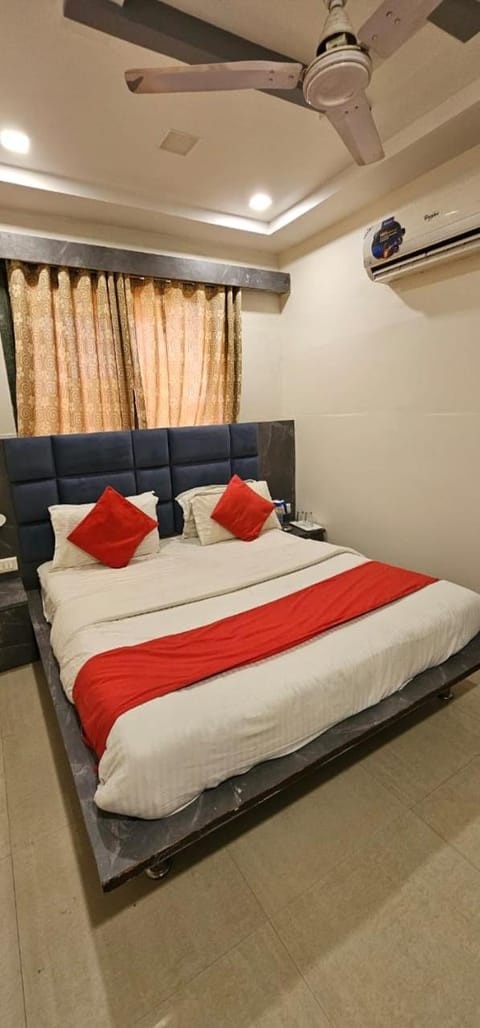 HOTEL KRISHNA RESIDENCY GUEST HOUSE Bed and Breakfast in Gujarat