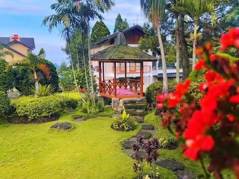 De Marlin's Garden Villa by GroRental Villa in Parongpong