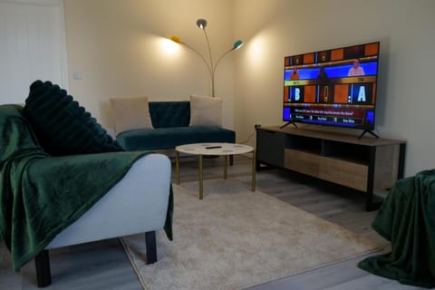 Communal lounge/ TV room, TV and multimedia, Living room, Seating area