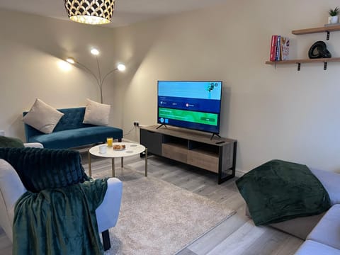 Communal lounge/ TV room, TV and multimedia, Living room, Photo of the whole room, Seating area