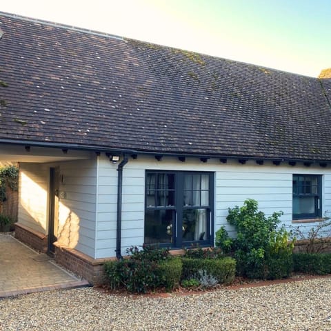 Secret Mersea Retreat - a stroll from the anchorage! House in Mersea Island