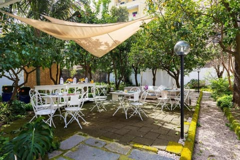 Patio, Day, Garden, Garden view