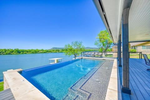 River Oaks Luxury Lakeshore Concierge Services Available House in Kingsland