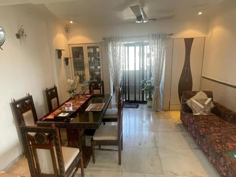 Spacious private room amidst the city Vacation rental in Thane