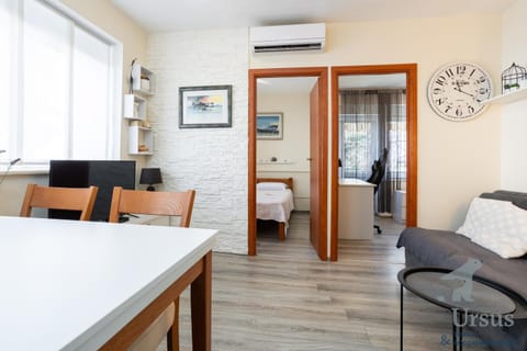 Living room, Seating area, Dining area, air conditioner