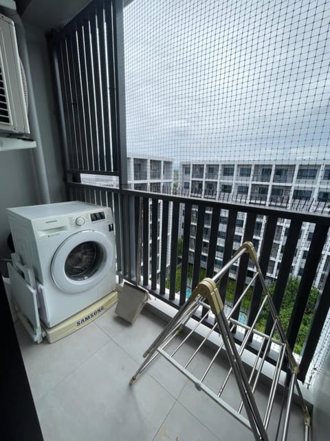 Balcony/Terrace, washing machine, dryer