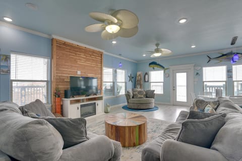 Oceanfront Surfside Beach Home with Deck and Views! House in Surfside Beach