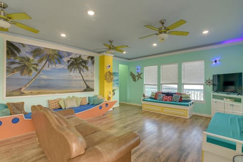 Surfside Beach Home with Deck Walk to the Ocean! House in Surfside Beach