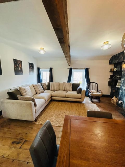 Living room, Dining area, City view, Mountain view, flat iron