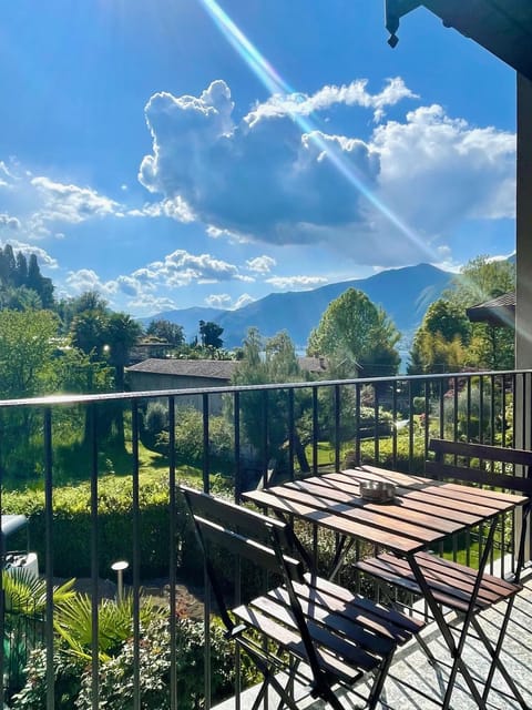 Natural landscape, View (from property/room), Balcony/Terrace, Garden view, Lake view, Mountain view