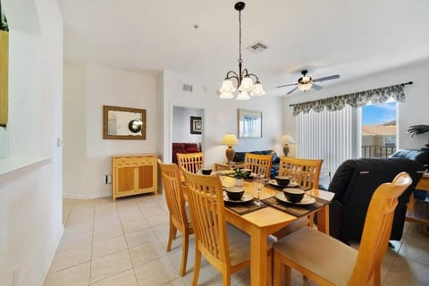 10 Min, To Disney - Gated Resort With Large Heated condo Apartment in Windsor Hills