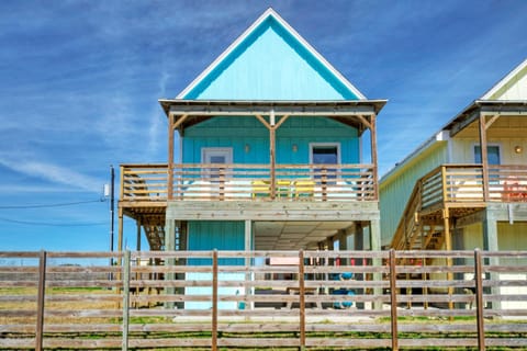 Sea Jewel by AvantStay Beach Home Steps to Water House in Flour Bluff