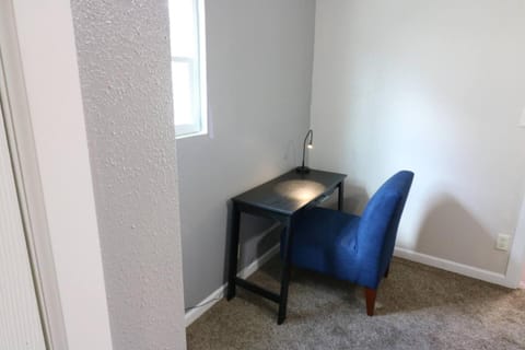 Mins To Mass Ave -workspace, Smart Tv & Ac Apartment in Indianapolis