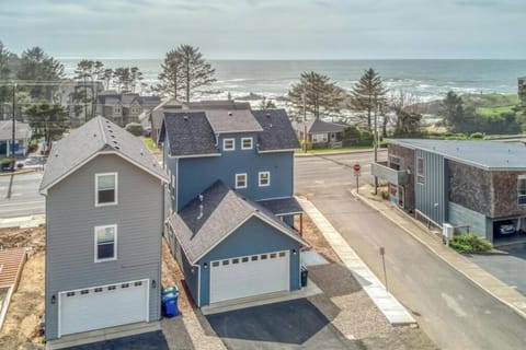 Whale Tale-Includes Arcade-Ocean View-Pet Friendly House in Depoe Bay