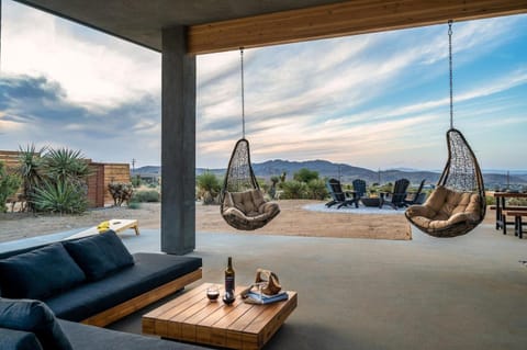 Desert Mantra Hot Tub, Pool & Views House in Joshua Tree