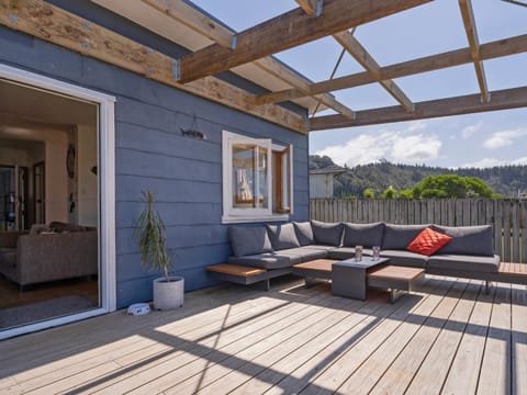 Hampton Haven - Whangamata Holiday Home House in Whangamatā