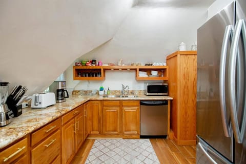 Coffee/tea facilities, Kitchen or kitchenette, dishwasher, toaster