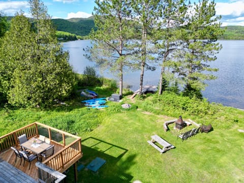 Lake Orignal Waterfront SPA Pool Tremblant SKI Chalet in Saint-Donat