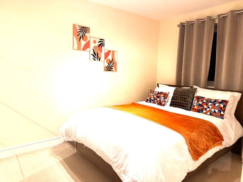 Bed, Photo of the whole room, Bedroom