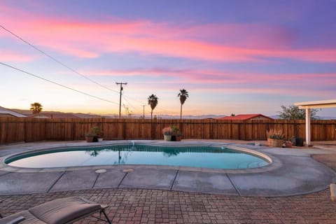 Spacious Home Hot Tub - Pool - Playground - Bbq Maison in Twentynine Palms