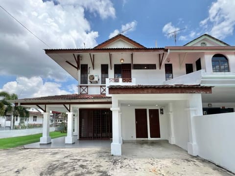 Corner House near Midvalley JB Condo in Johor Bahru