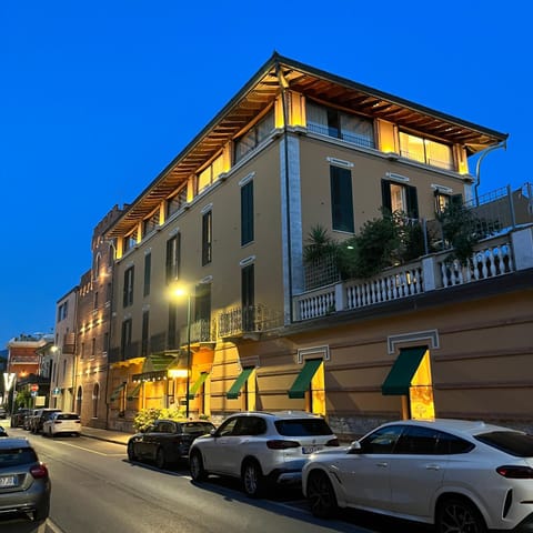 Property building, Street view