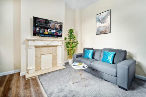 2 Bedroom Apartment - West Brom - Netflix - Wifi - Parking - Excellent Value - WBA Condo in Oldbury