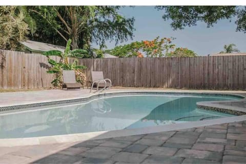 Day, Pool view, Swimming pool, sunbed