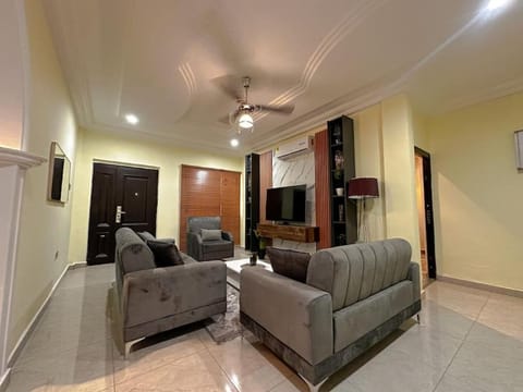 Modern 3 Bedroom Apartment Kumasi, Bawuah Royal Apartment Condo in Kumasi