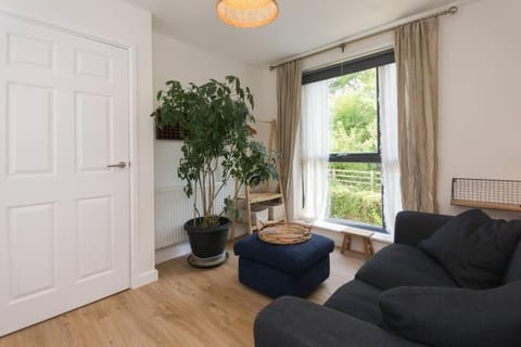 Convenient Totnes Town Centre Family Home with Parking 2 bedrooms Haus in Totnes