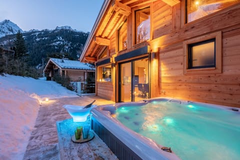 Property building, Winter, Hot Tub, Mountain view