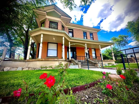 The Carriage House Haus in Raton