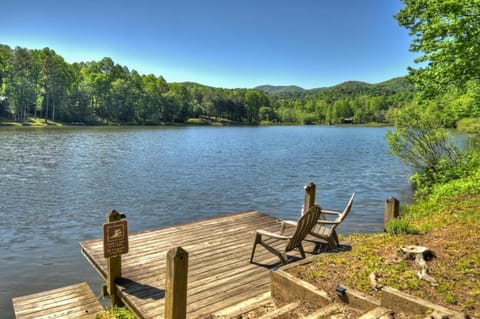 Mountainview Lake Retreat House in Ellijay