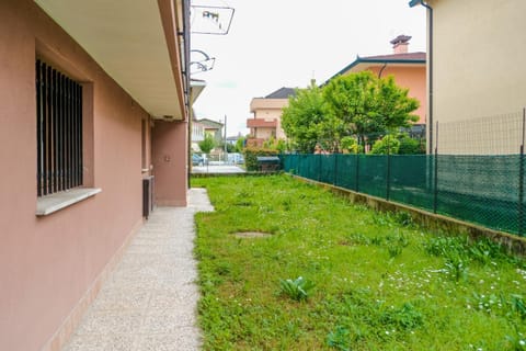 Property building, Spring, Day, Natural landscape, Garden, Garden view, Inner courtyard view