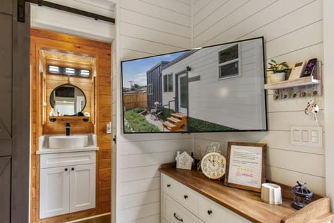 Tiny Farmhouse on Wheels Apartment in Santa Clarita