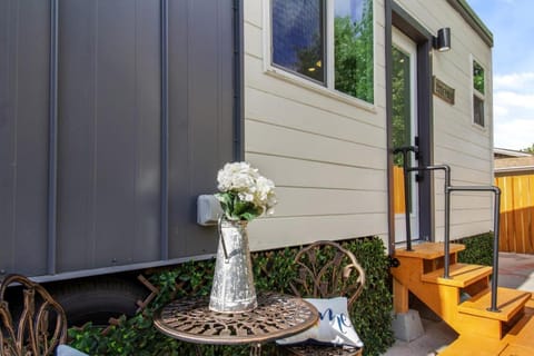 Tiny Farmhouse on Wheels Apartment in Santa Clarita